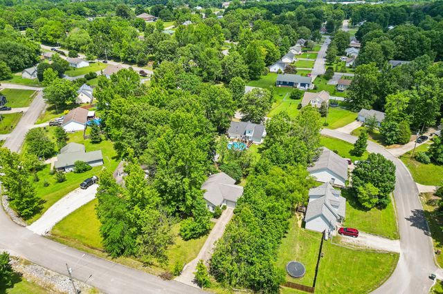 128 Silver Leaf Cir, Dickson, TN 37055