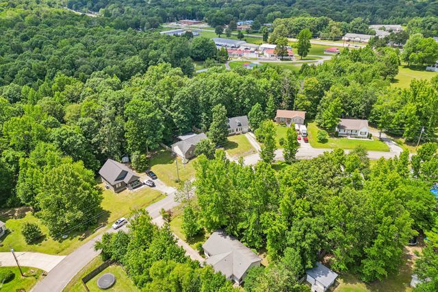 128 Silver Leaf Cir, Dickson, TN 37055