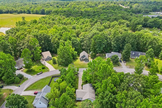 128 Silver Leaf Cir, Dickson, TN 37055
