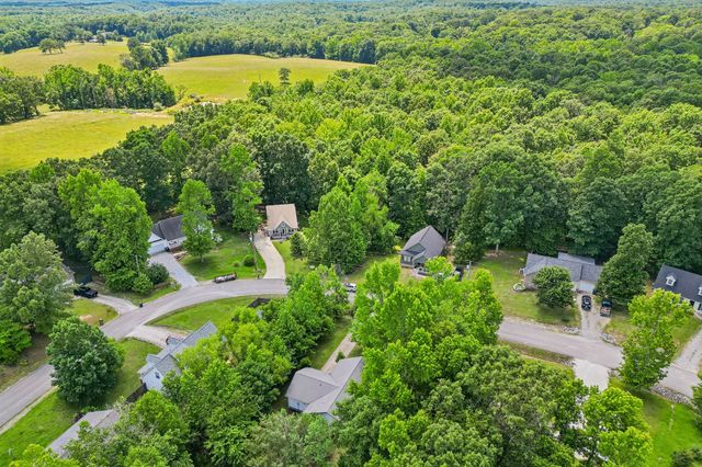 128 Silver Leaf Cir, Dickson, TN 37055