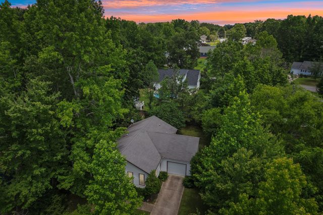 128 Silver Leaf Cir, Dickson, TN 37055