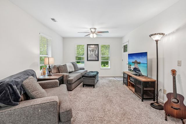 128 Silver Leaf Cir, Dickson, TN 37055