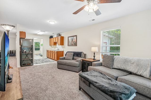 128 Silver Leaf Cir, Dickson, TN 37055