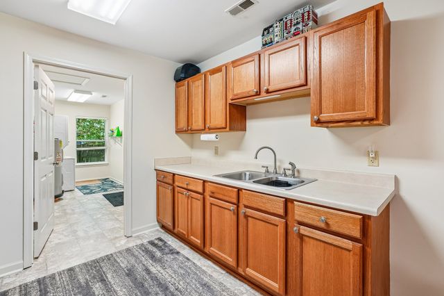 128 Silver Leaf Cir, Dickson, TN 37055