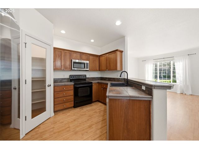 1211 Se TAMANGO St, Hillsboro, OR 97123