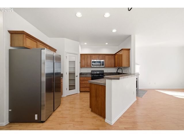 1211 Se TAMANGO St, Hillsboro, OR 97123