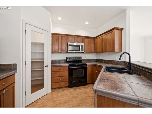 1211 Se TAMANGO St, Hillsboro, OR 97123