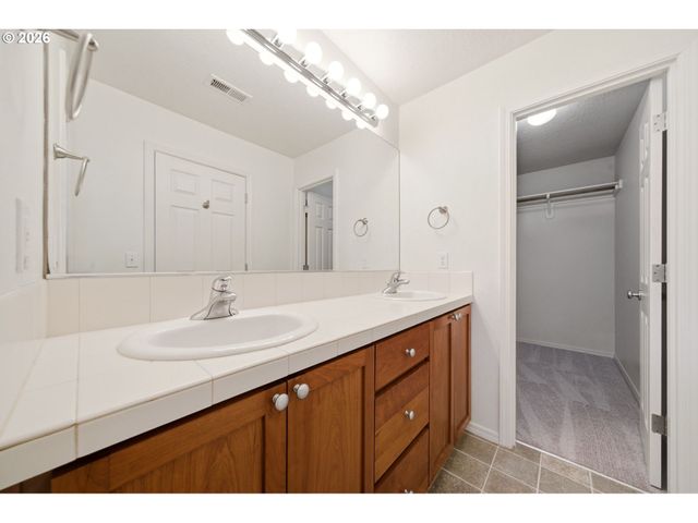 1211 Se TAMANGO St, Hillsboro, OR 97123