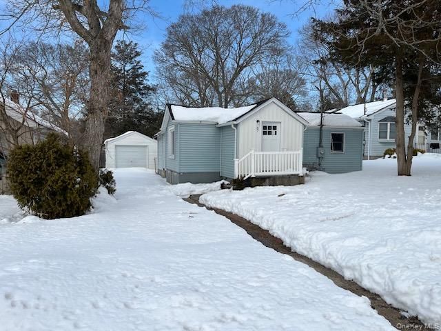 87 Ferndale Avenue, Selden, NY 11784