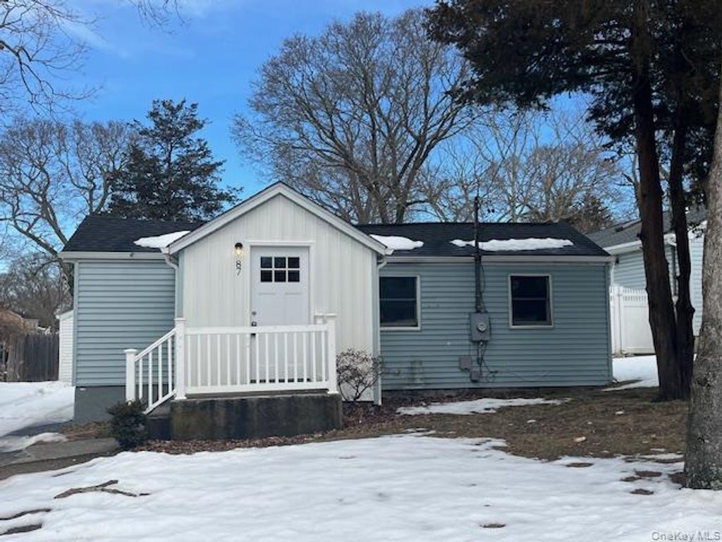 87 Ferndale Avenue, Selden, NY 11784