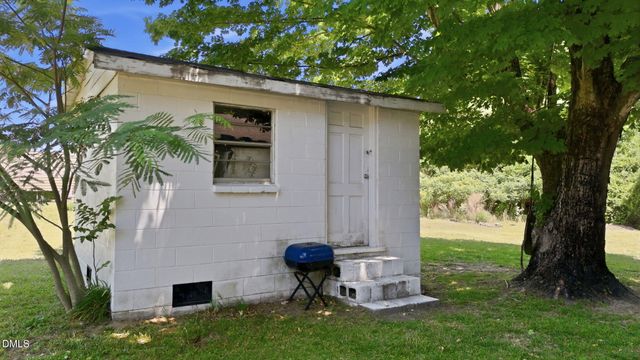 607 E Holmes Street, Benson, NC 27504