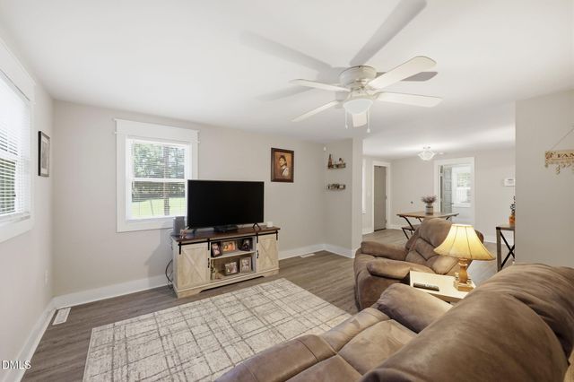 607 E Holmes Street, Benson, NC 27504