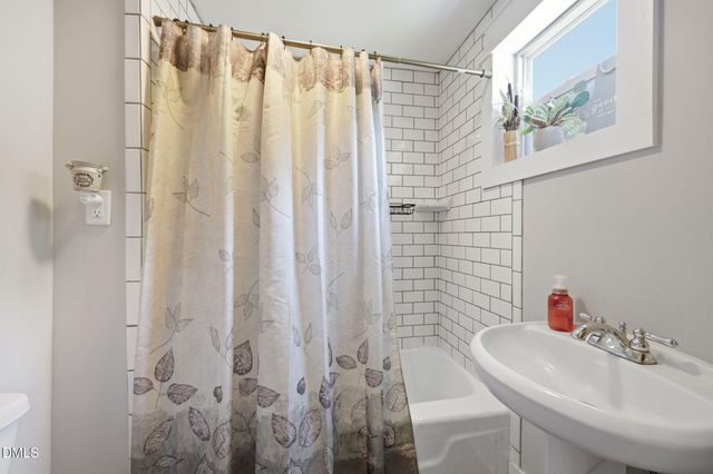 607 E Holmes Street, Benson, NC 27504