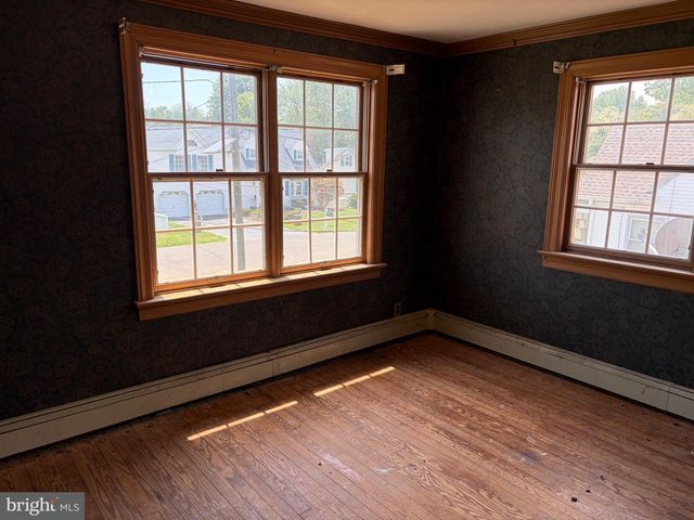 5 LAUREL AVE, Bordentown, NJ 08505
