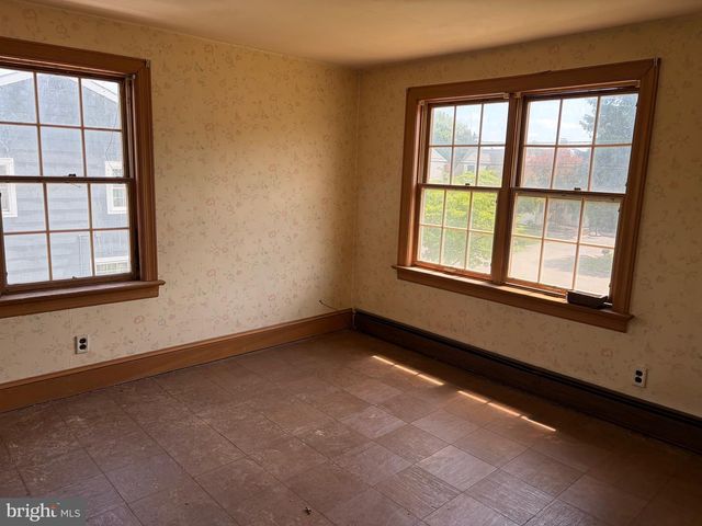 5 LAUREL AVE, Bordentown, NJ 08505