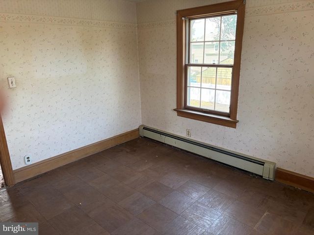 5 LAUREL AVE, Bordentown, NJ 08505