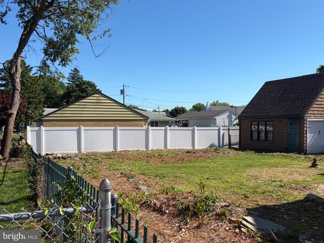 5 LAUREL AVE, Bordentown, NJ 08505