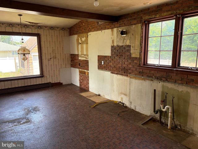 5 LAUREL AVE, Bordentown, NJ 08505