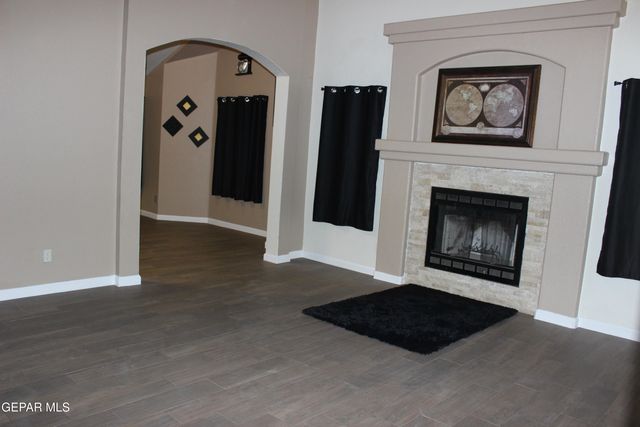 394 BRILL Circle, Horizon City, TX 79928