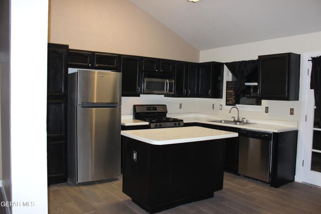 394 BRILL Circle, Horizon City, TX 79928