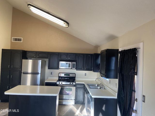 394 BRILL Circle, Horizon City, TX 79928