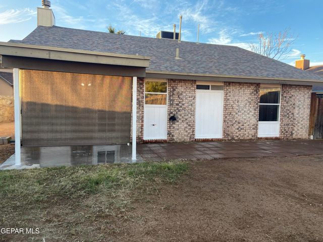 394 BRILL Circle, Horizon City, TX 79928