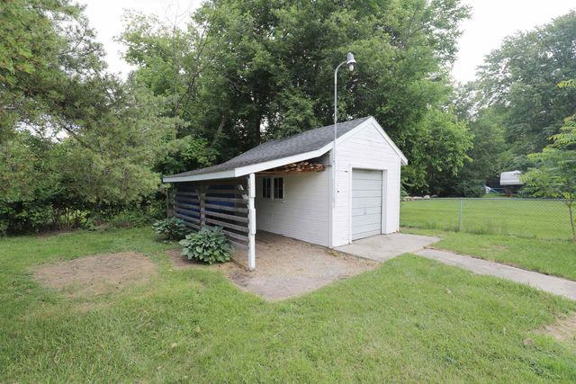 1409 Coutant Street, Flushing, MI 48433