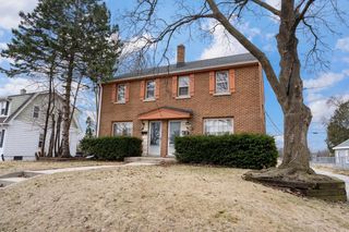 2135 S S 102 STREET #2137, West Allis, WI 53227