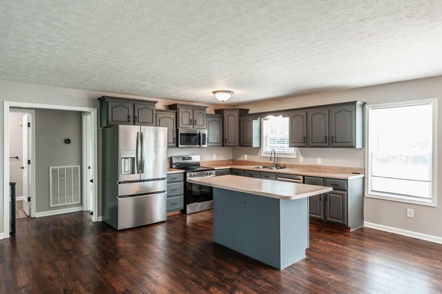 1197 Harve Brown Rd, Bethpage, TN 37022