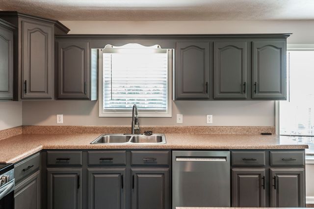 1197 Harve Brown Rd, Bethpage, TN 37022