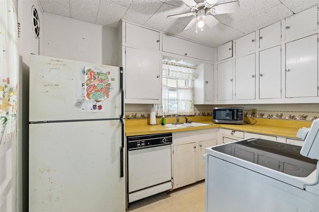 470 OGDEN AVENUE, Umatilla, FL 32784