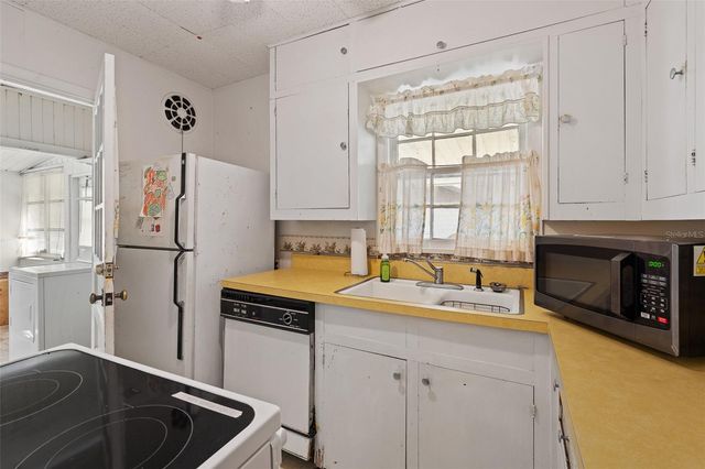 470 OGDEN AVENUE, Umatilla, FL 32784