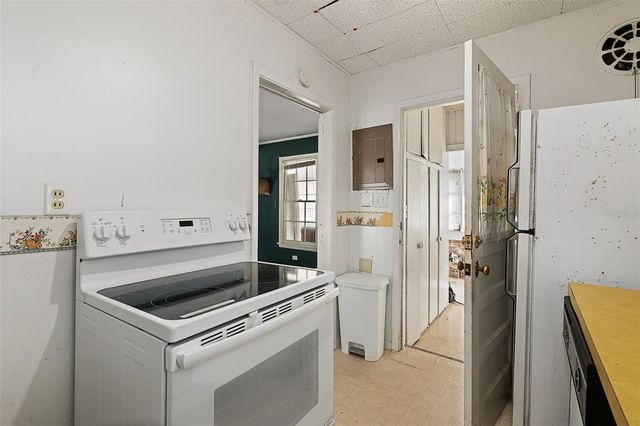 470 OGDEN AVENUE, Umatilla, FL 32784