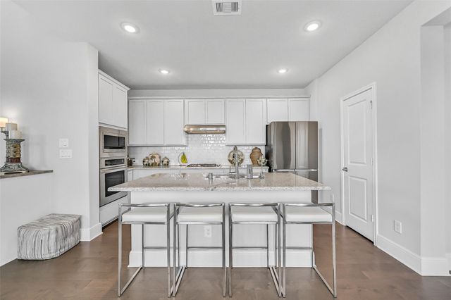 1009 Tackett Court, Webster, TX 77598