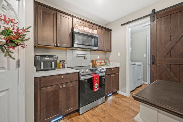 250 Geneva Avenue, Irvine, KY 40336