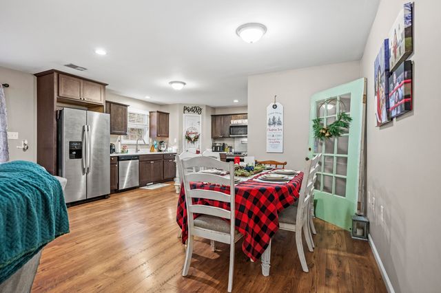 250 Geneva Avenue, Irvine, KY 40336