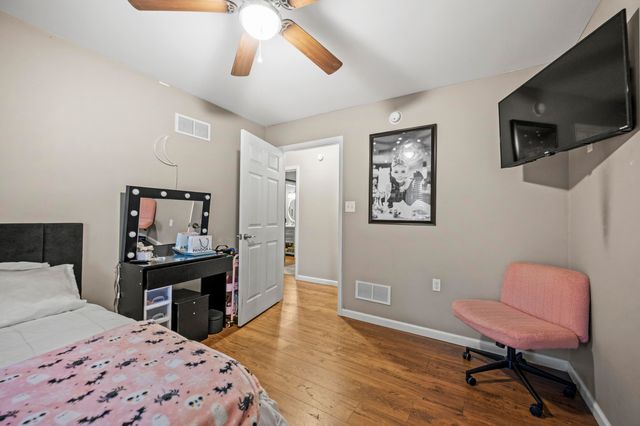 250 Geneva Avenue, Irvine, KY 40336