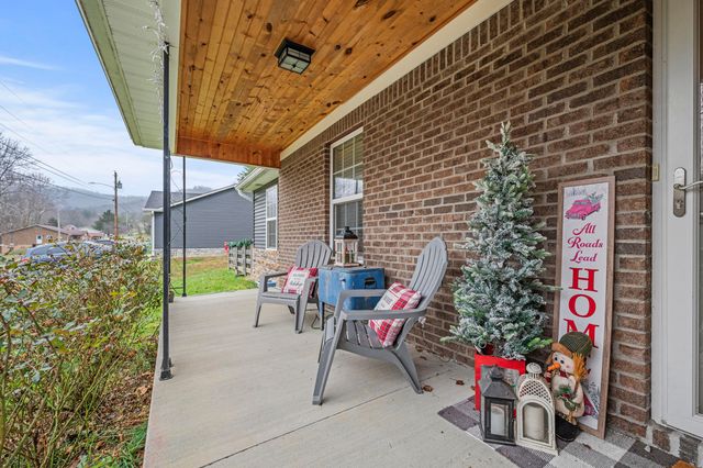 250 Geneva Avenue, Irvine, KY 40336