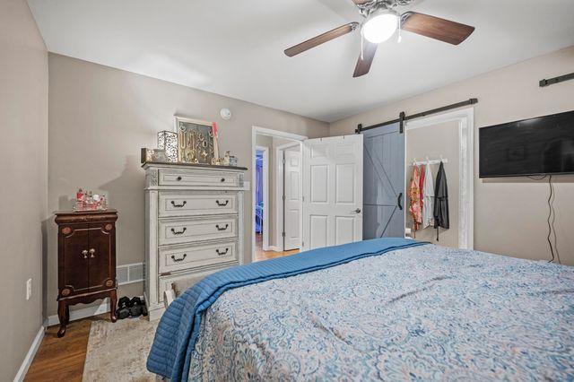 250 Geneva Avenue, Irvine, KY 40336