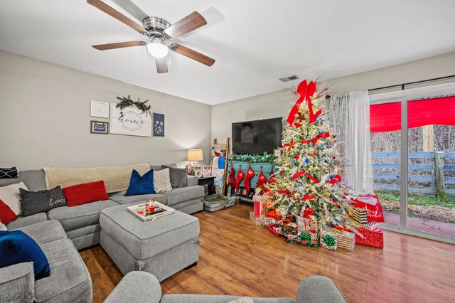 250 Geneva Avenue, Irvine, KY 40336