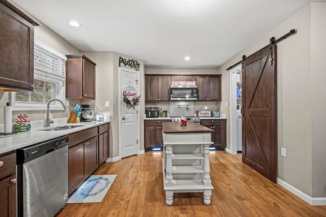 250 Geneva Avenue, Irvine, KY 40336