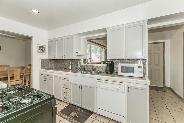 1203 E Simpson Avenue, Fresno, CA 93704