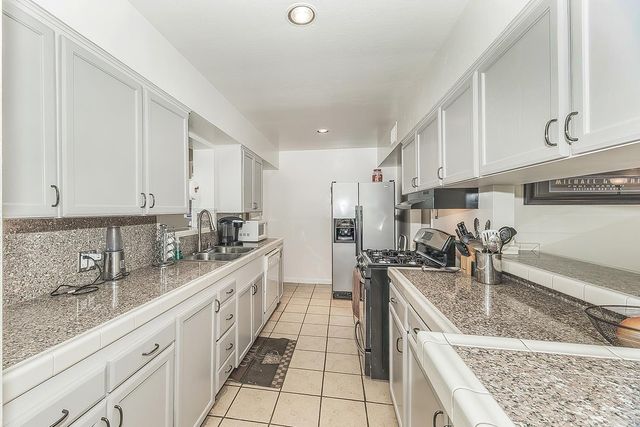 1203 E Simpson Avenue, Fresno, CA 93704