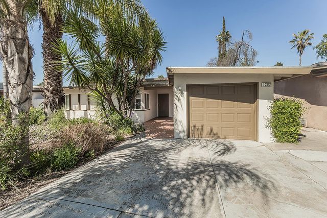 1203 E Simpson Avenue, Fresno, CA 93704