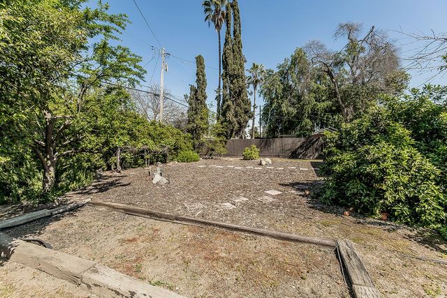 1203 E Simpson Avenue, Fresno, CA 93704