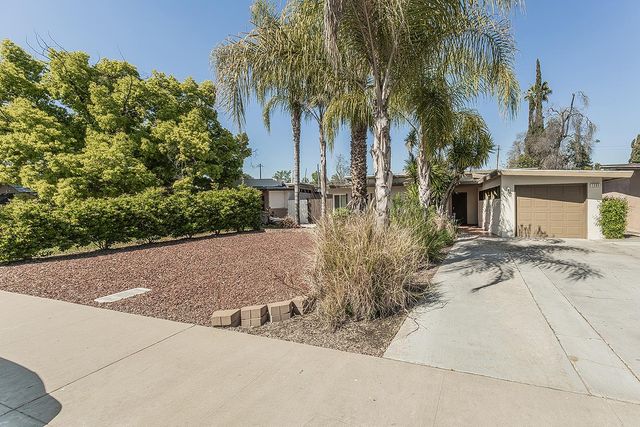 1203 E Simpson Avenue, Fresno, CA 93704