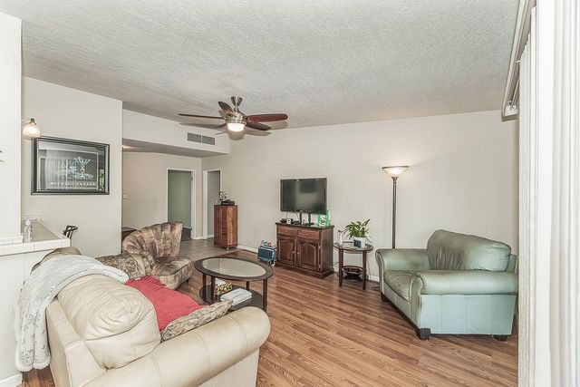 1203 E Simpson Avenue, Fresno, CA 93704