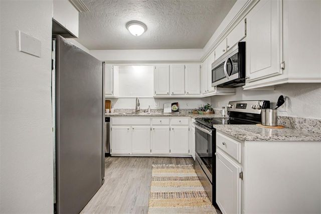 1108 S Highland Drive, Mustang, OK 73064