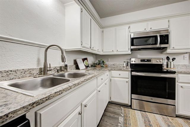 1108 S Highland Drive, Mustang, OK 73064