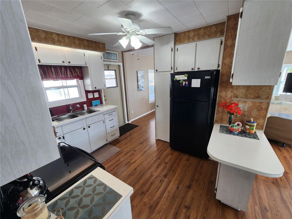 Image 8 of property listing at 5003 4TH STREET W, Bradenton, FL 34207